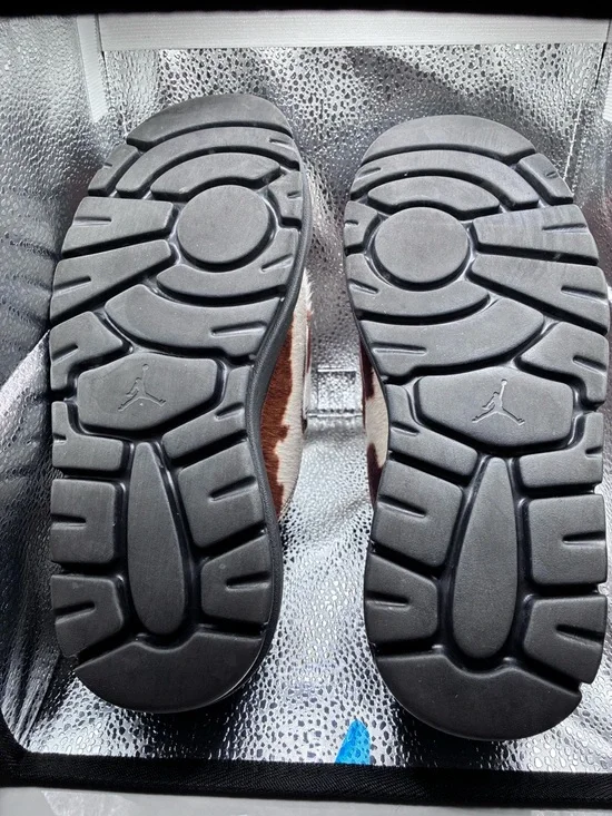 The Nike Air Jordan Mule Cow Print Brown IB1497-001 in size 7 WOMEN - Picture 9 of 10